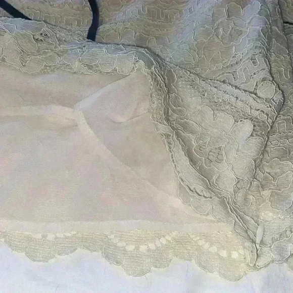 Gorgeous Talbots lace top with black velvet trim - Picture 8 of 8